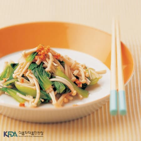팽이버섯 야채볶음 완성 사진